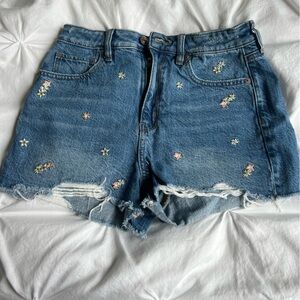 American Eagle Mom Short with flowers